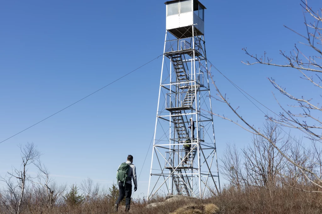 The peak on Hadley is wide and mostly open, great for just hanging out.